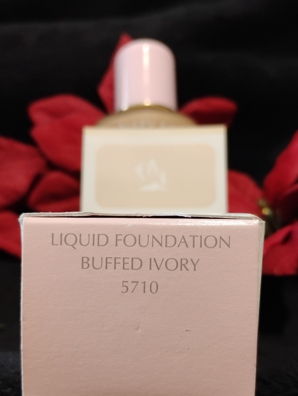 Buffed Ivory Day Radiance Liquid Foundation - Picture 2 of 2